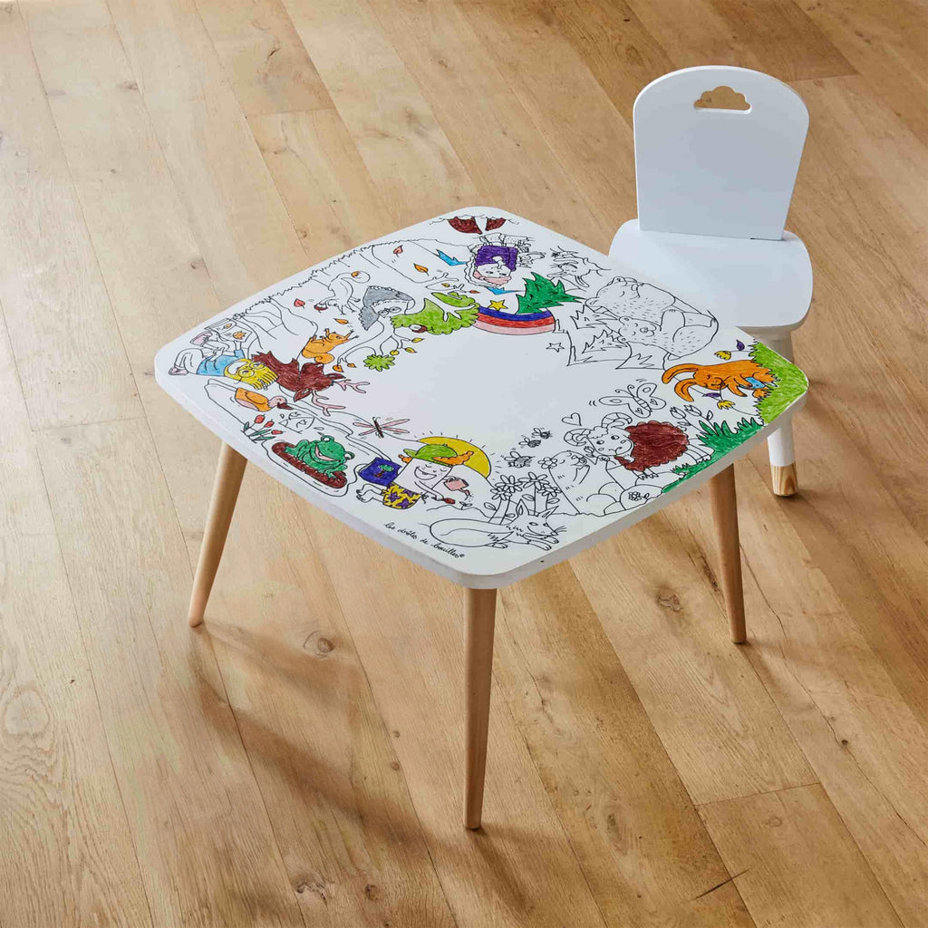 Coloritable sur le thème de la forêt (animaux de la forêt et enfants jouant).