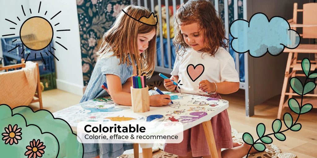 Petites filles coloriant notre coloritable sur le thème de l'océan 