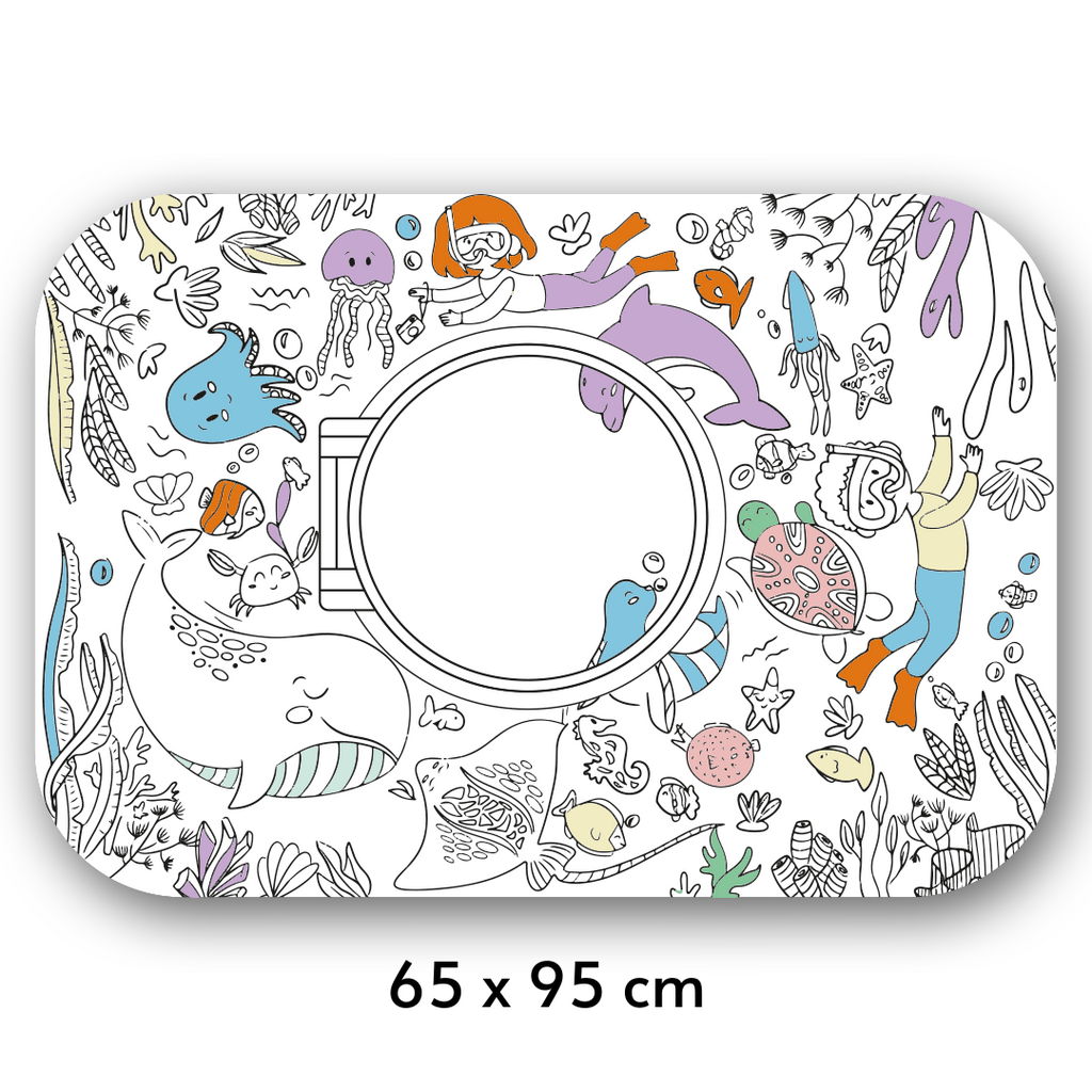 Coloriboard sur le thème de l'océan colorié, taille indiquée en dessous : 65 sur 95 centimètres